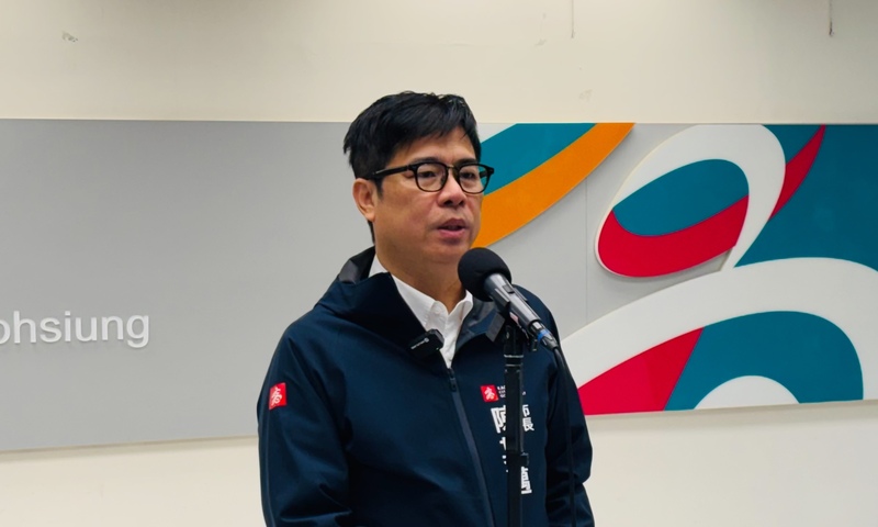 高雄市衛生局心衛中心前執行秘書涉利用職務之便，肉搜並性侵未成年被害人。高雄市長陳其邁（圖）6日接受媒體聯訪表示，已要求衛生局及社會局務必痛定思痛，將制度缺漏進行完整檢討。
