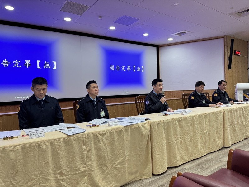 空軍1架F-16V戰機6日晚間失聯，飛官辛柏毅疑在花蓮豐濱鄉東面10浬跳傘，各單位搜救中。空軍7日上
午召開記者會說明。
