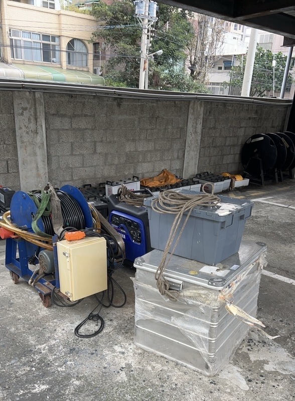 空軍第五聯隊上尉飛官辛柏毅6日晚間駕駛F-16V戰機夜訓，失聯至今。海洋委員會主委管碧玲表示，國家海洋研究院研究人員啟用聽音陣列儀器，協助空軍委託的專業船出海探測，初步取得黑盒子定位範圍。（海洋委員會提供）