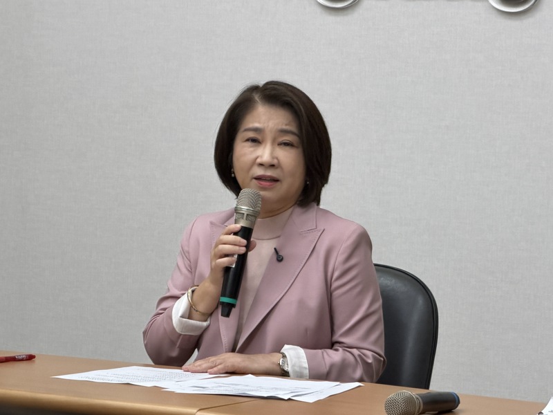 屏東縣長周春米(圖)14日宣布，自115學年度起全面補助屏東縣所屬高國中小學生營養午餐費用。
