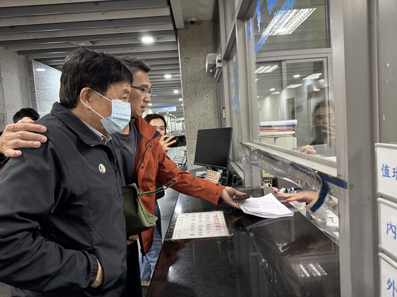 花蓮馬太鞍溪堰塞湖洪災釀嚴重死傷，花蓮地檢署14日指揮搜索負責疏散的光復鄉公所等8處，鄉長林清水（圖）深夜近11時移送花蓮地檢署複訊。