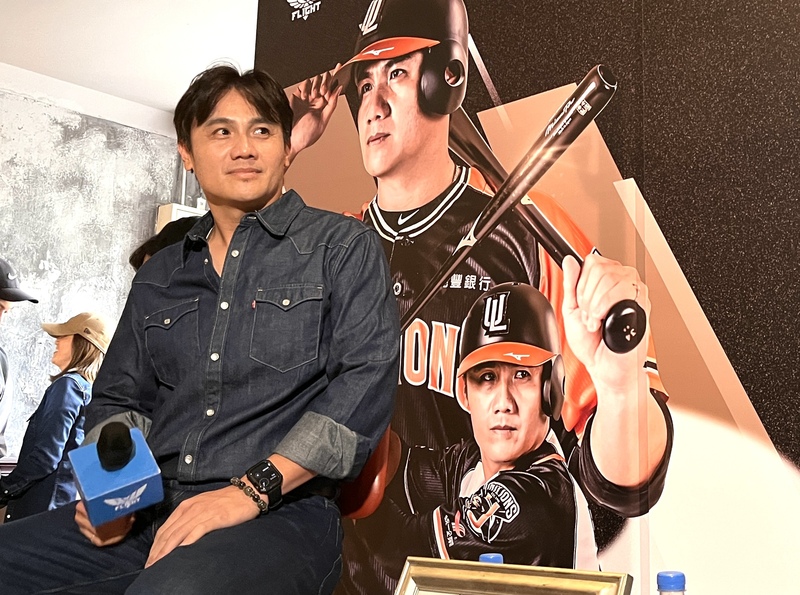 中華職棒統一獅隊球星陳鏞基16日宣布引退，面對2026年生涯最後一個球季，他坦言心情是「畢業
典禮」。