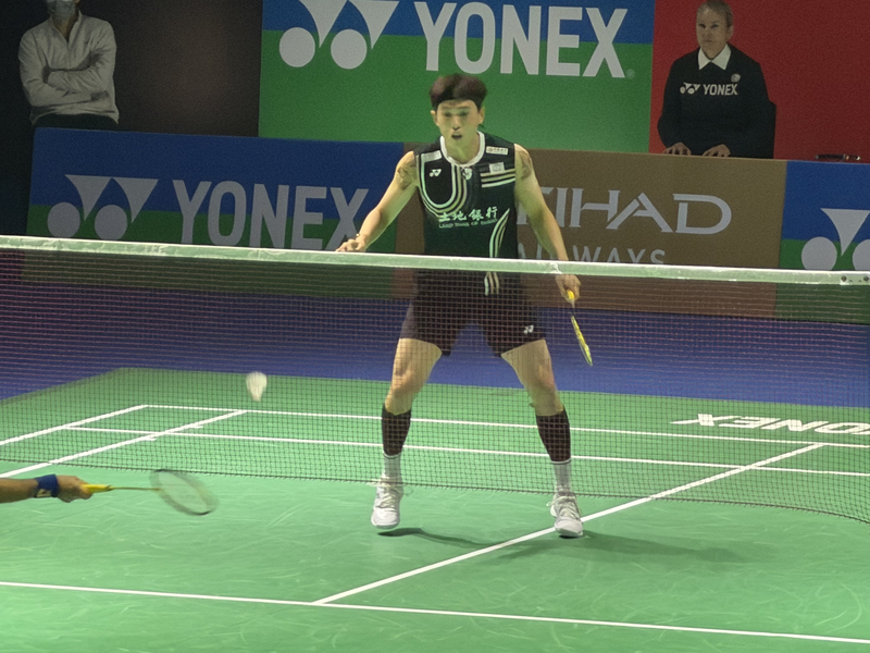 台灣羽球好手林俊易在印度公開賽成功掌控風勢，並降低自己的失誤，逆轉獲勝打進4強。
