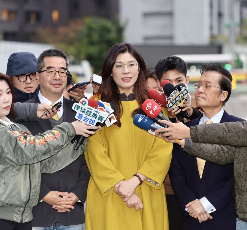 談兩岸交流　鄭麗文：可感受北京的善意與誠意
國民黨主席鄭麗文（中）20日到台北市內湖區拜會前
總統馬英九後受訪，對於未來兩岸交流，她說，「我
相信是多數台灣主流民意的高度期待」，且目前為止
都可感受到來自北京的善意與誠意。
中央社記者王飛華攝　115年1月20日
