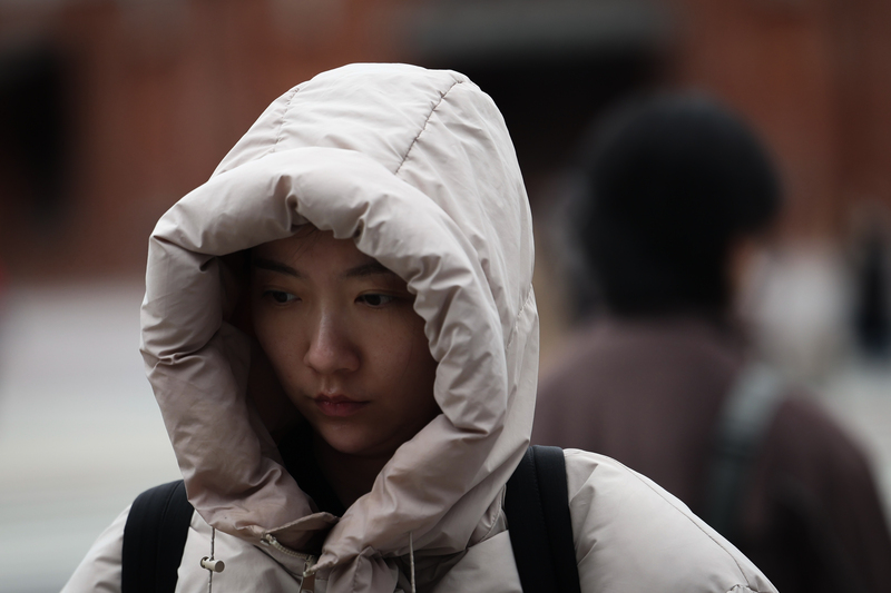 桃園以北有短暫雨 北部白天高溫僅14度。