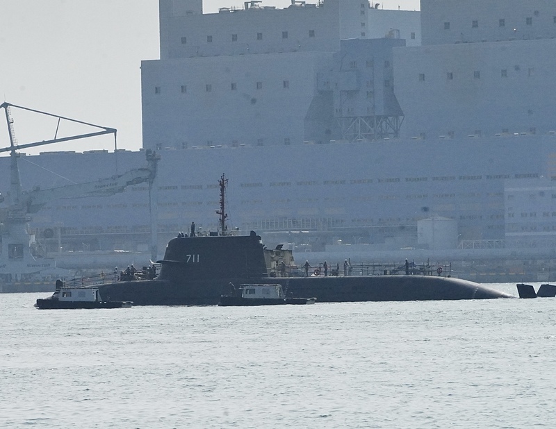 潛艦國造原型艦「海鯤號」21日下午再度現身。台船表示，目前皆依既定計畫進行，無額外說明。