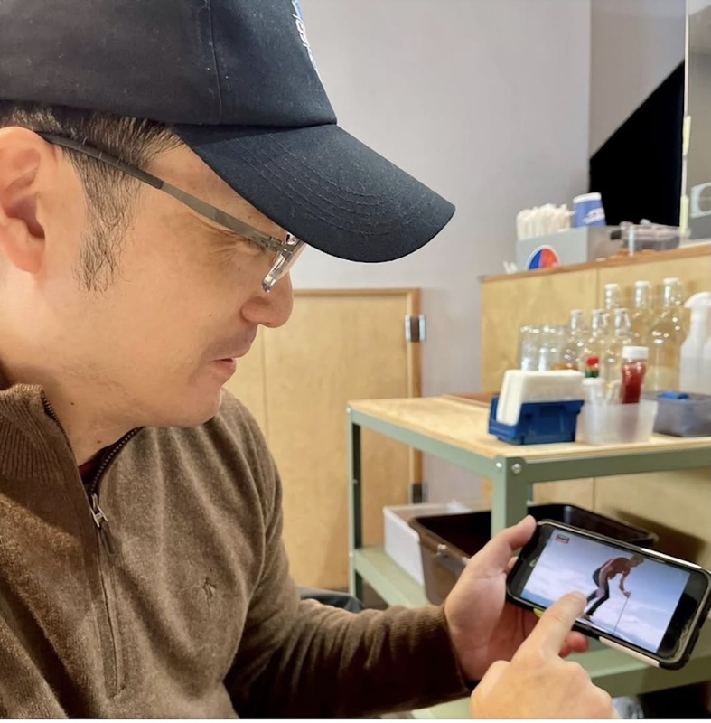 台北市長蔣萬安透過臉書表示，美國攀岩運動員霍諾德25日成功完成攀登台北101的挑戰，這是一項結合勇氣、專業與高度專注的壯舉，讓人看得目不轉睛。（台北市政府提供）
