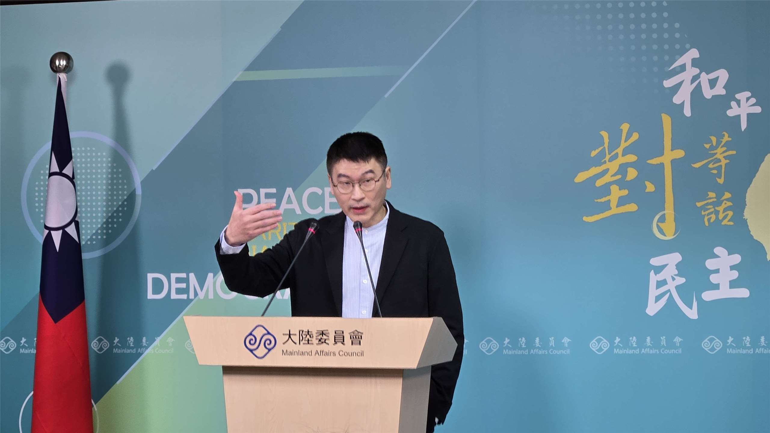 陸委會副主委梁文傑22日主持陸委會例行記者會。(陳國維 攝)