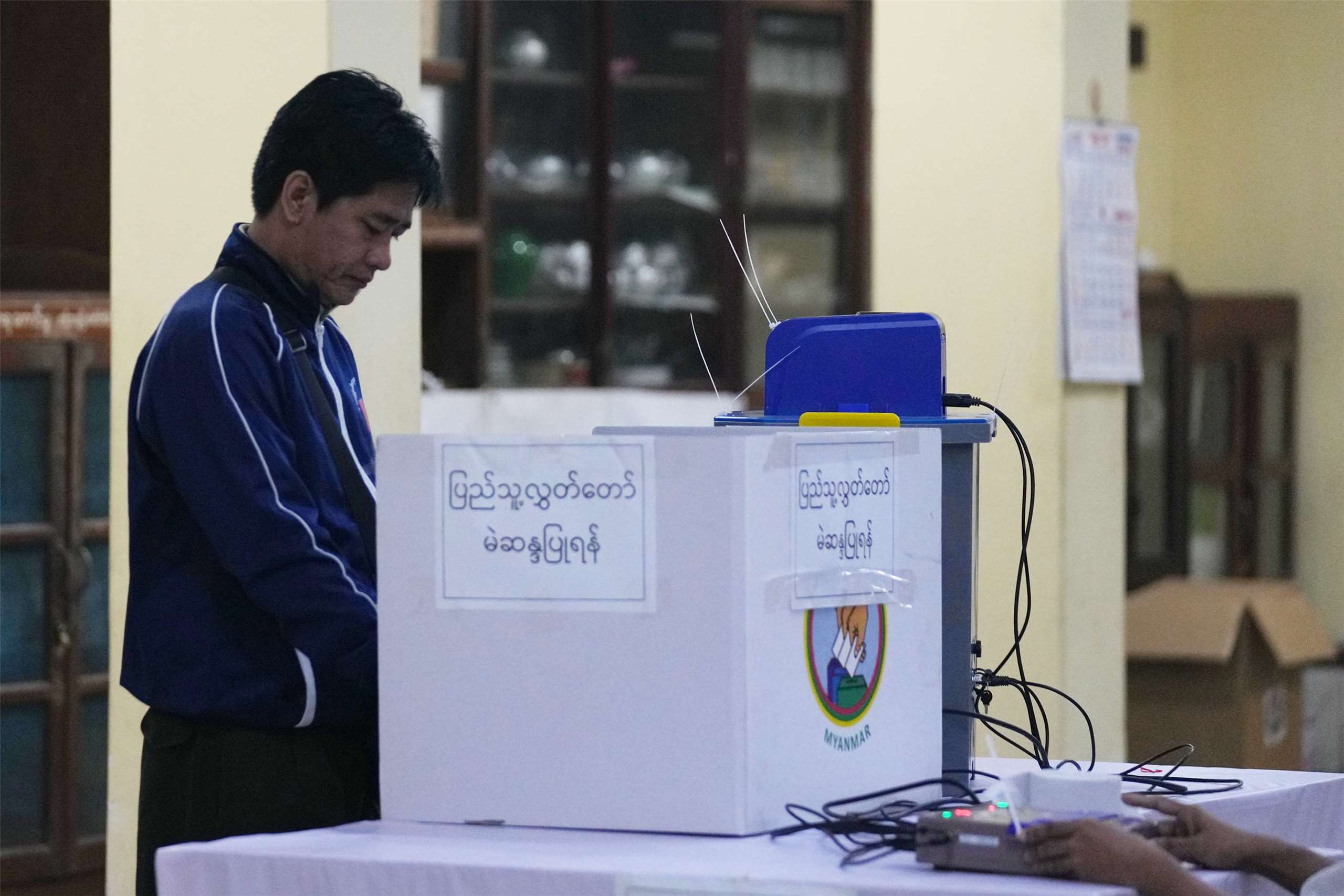 緬甸11日進行第二階段投票。 (美聯社/達志影像)