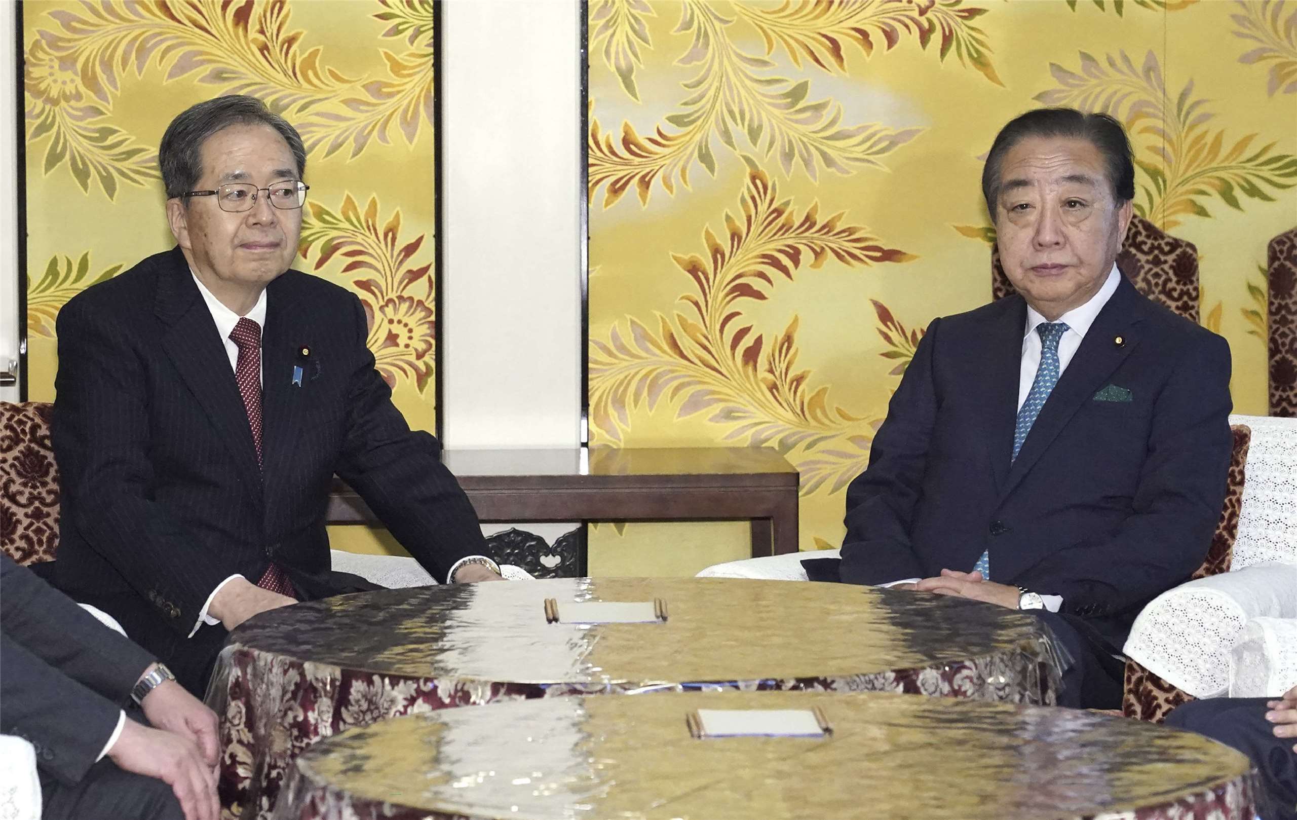 日本公明黨黨魁齊藤鐵夫(左)與立憲民主黨代表 野田佳彥(右)15日會談。