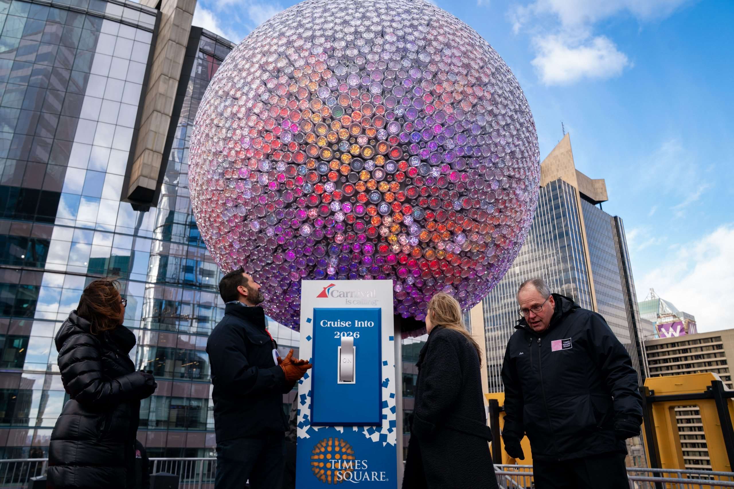 紐約時報廣場跨年水晶球歷來最大寒冬飛雪迎2026-新聞-Rti 中央廣播電臺