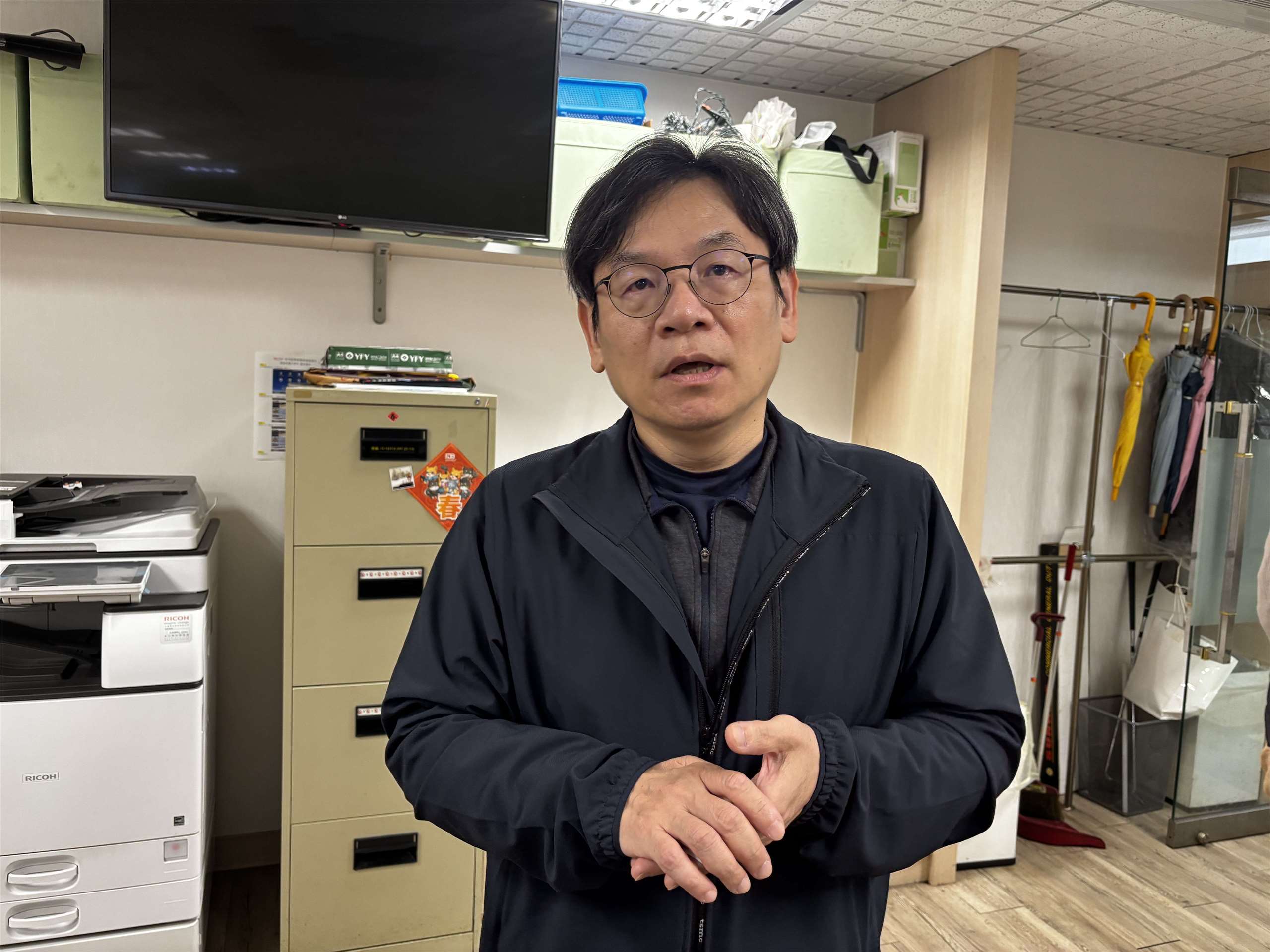 韓國國會未通過貿易協定遭美加稅，國發會主委葉俊顯今天(27日)受訪時指出，希望台美協議送入立院後能得到國會的支持，消除最大不確定性。(楊文君攝)