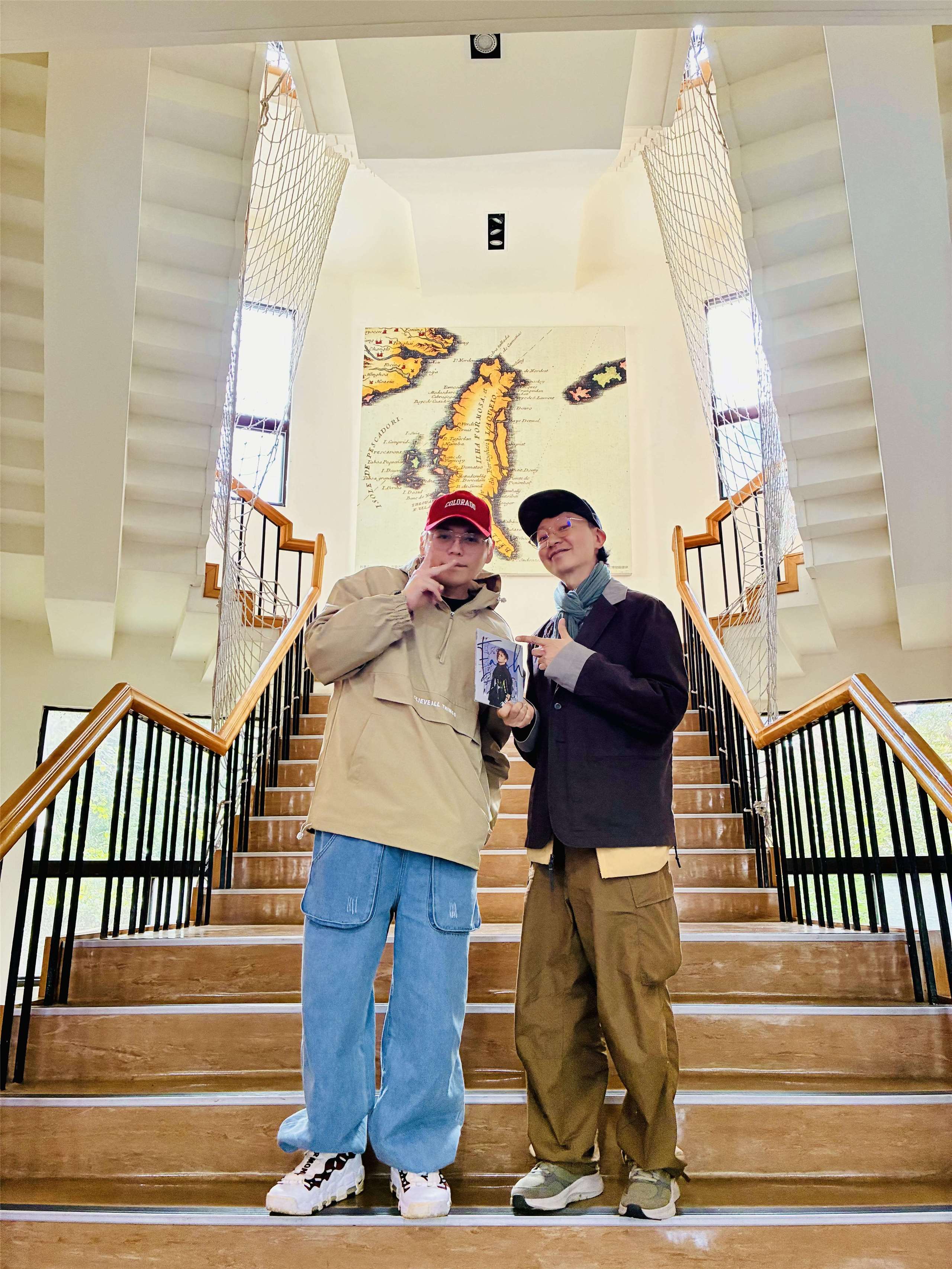 前Underlover團員楊琳單飛發行個人專輯FashEmo