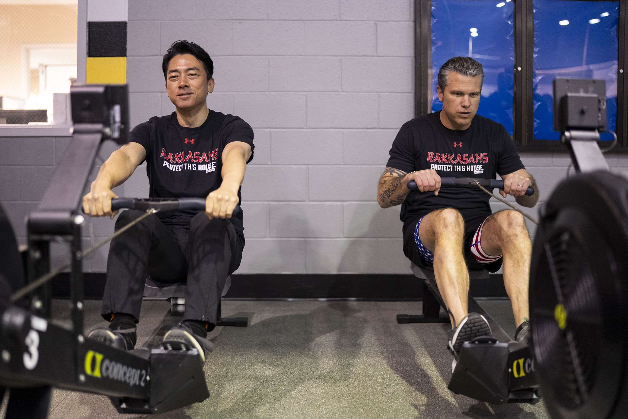 美日防長會談前先上演體能對決。 (圖:美國戰爭部)