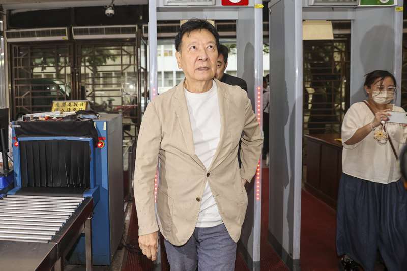 前中廣董事長趙少康(圖)在大罷免投票時亮票，北院判緩刑2年。 (圖：中央社檔案照)