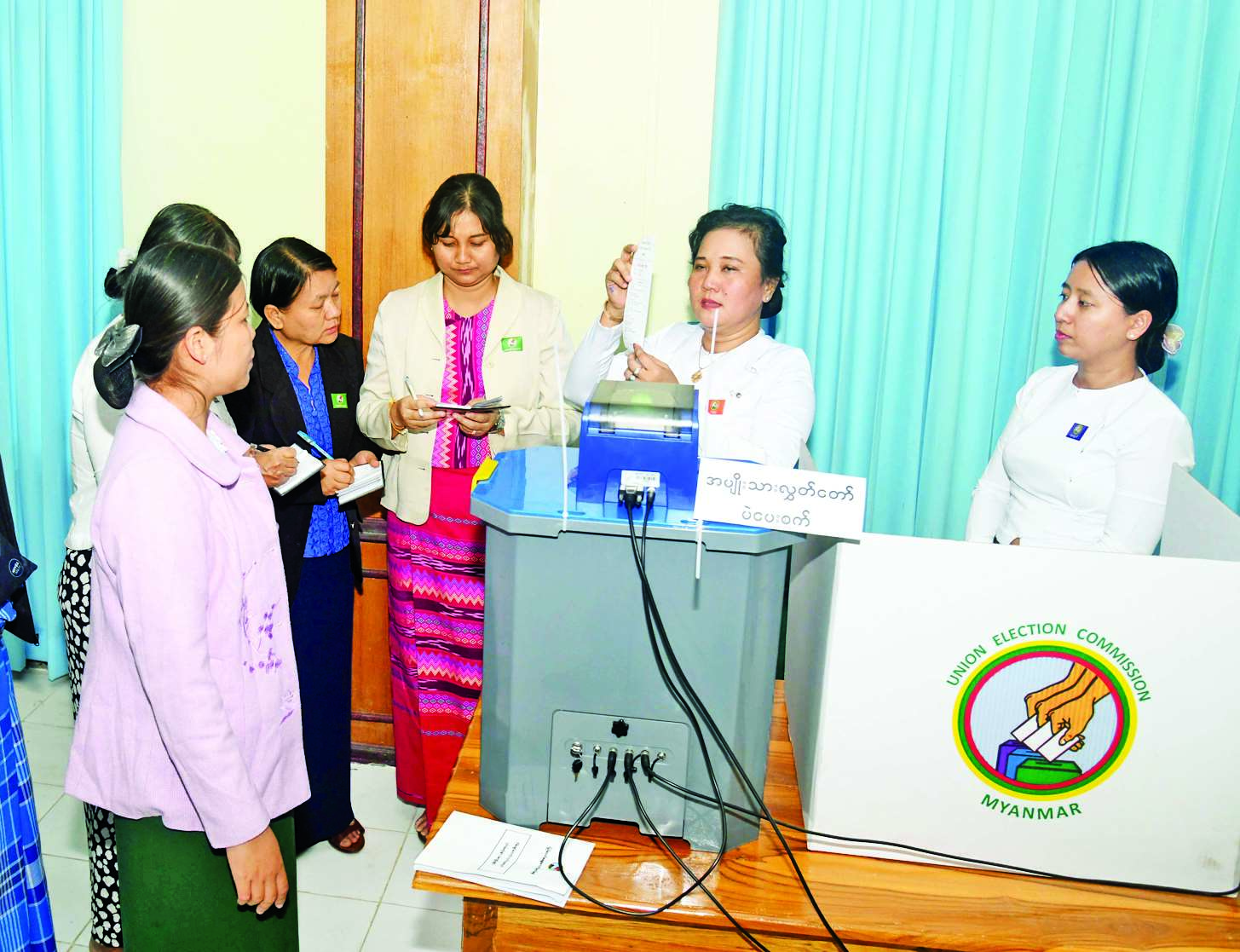 緬甸近期舉行2021年軍方政變以來的首場大選，根據官媒引述初步結果顯示，由軍方支持的「聯盟團結發展黨」在第一階段投票中取得領先地位。(圖:緬甸資訊部)
