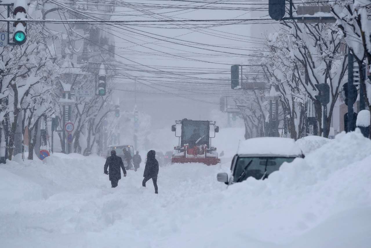 圖為日本北海道去年初的大雪。(檔案照)