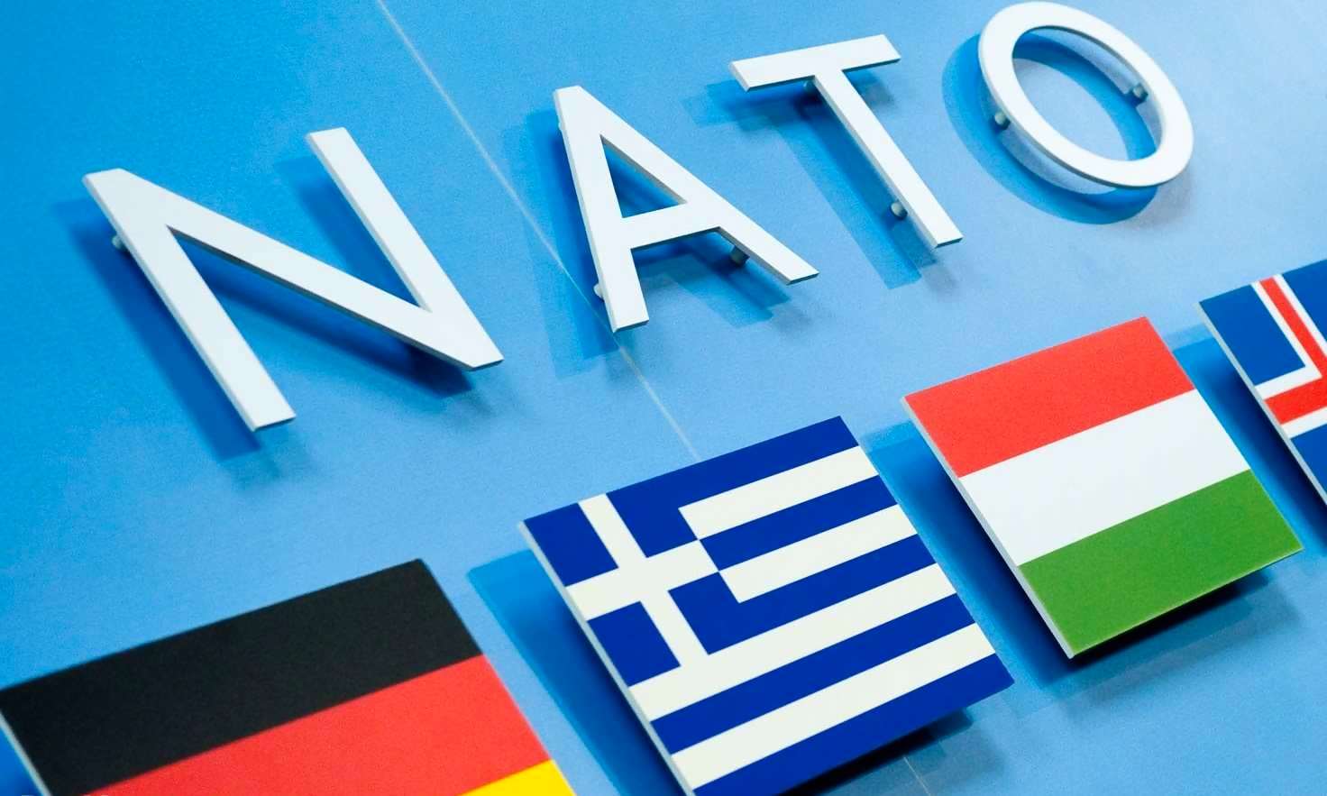 美國將裁減約200個駐北約職位。(圖:X@NATO)