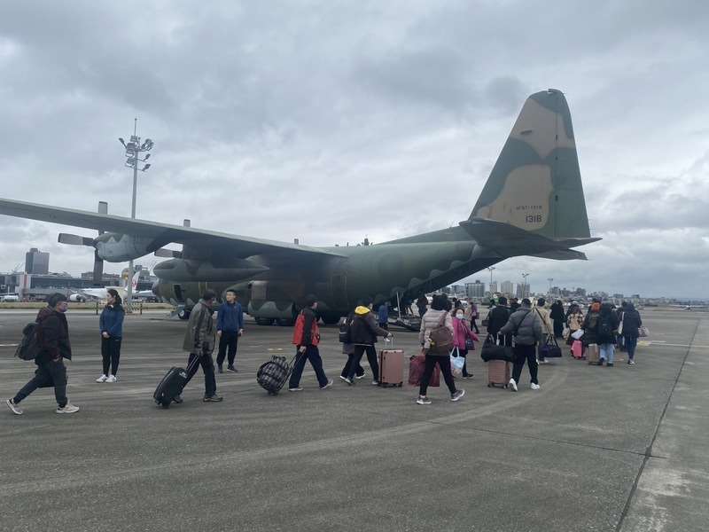 國防部規劃自2月13日至23日止，由空軍預備C-130型機2架待命支援疏運作業。資料照。