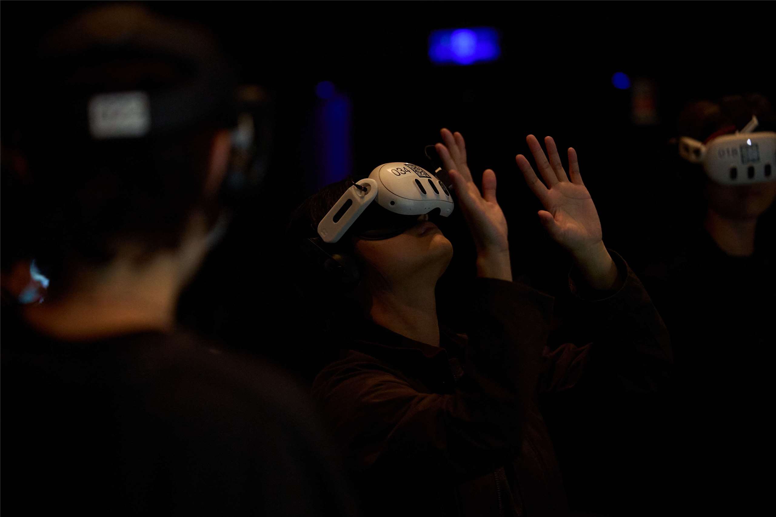 河床劇團跨國共製XR沉浸式作品《之間》，橫掃2025 XRMust Awards五項大獎。(陳又維 攝／河床劇團提供)