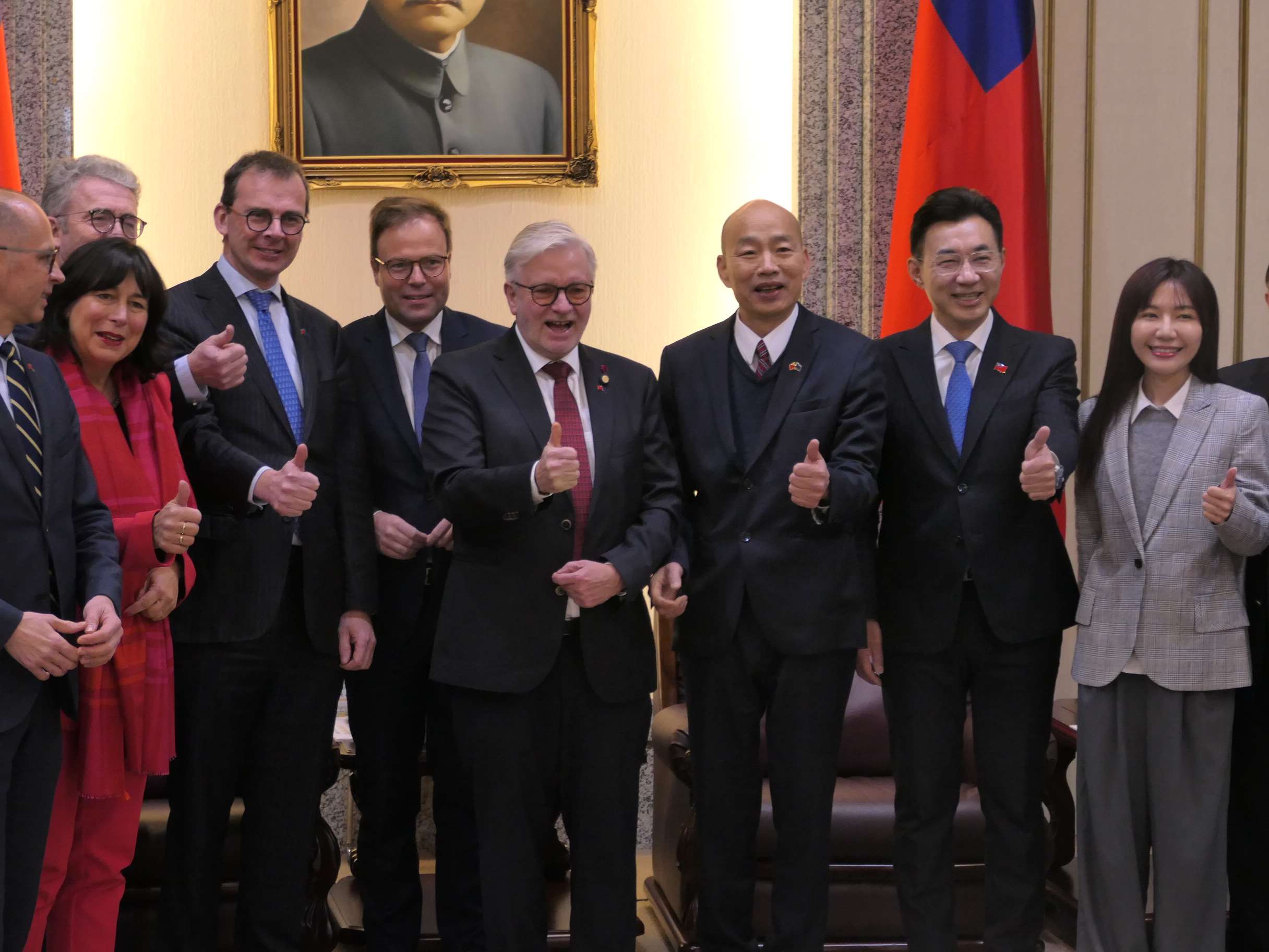歐洲議會友台小組主席凱勒(Michael Gahler)率團訪問台灣，今天(8日)拜會立法院。(趙婉淳 攝)