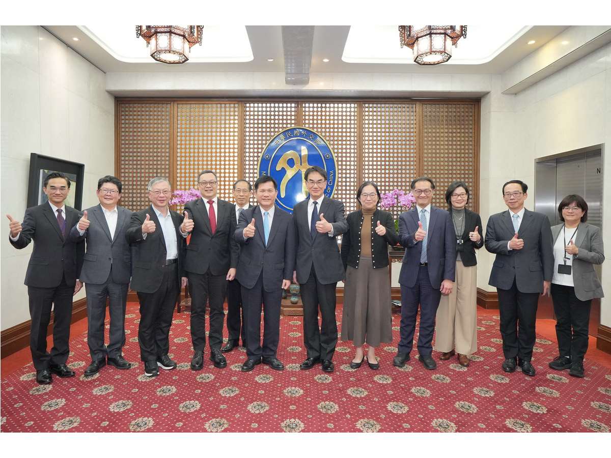 外交部長林佳龍推動總合外交，至今已與環境、文化、衛福、農業等部會建立雙部長會議機制，數發部是第10個。(圖取自林佳龍臉書)