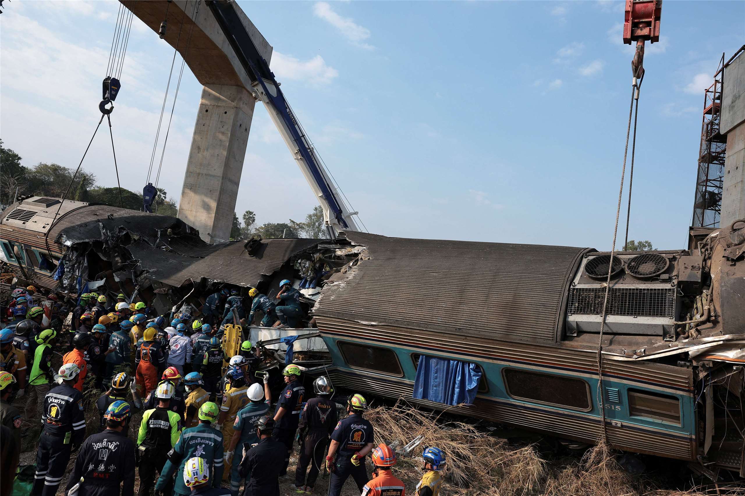 泰國高鐵工地今天發生起重機砸中客運列車，導致列車出軌、22人死亡事故。(路透社/達志影像)