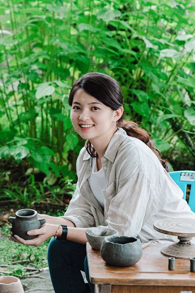 用視覺藝術創作開闢一條返鄉路徑的豆宜臻