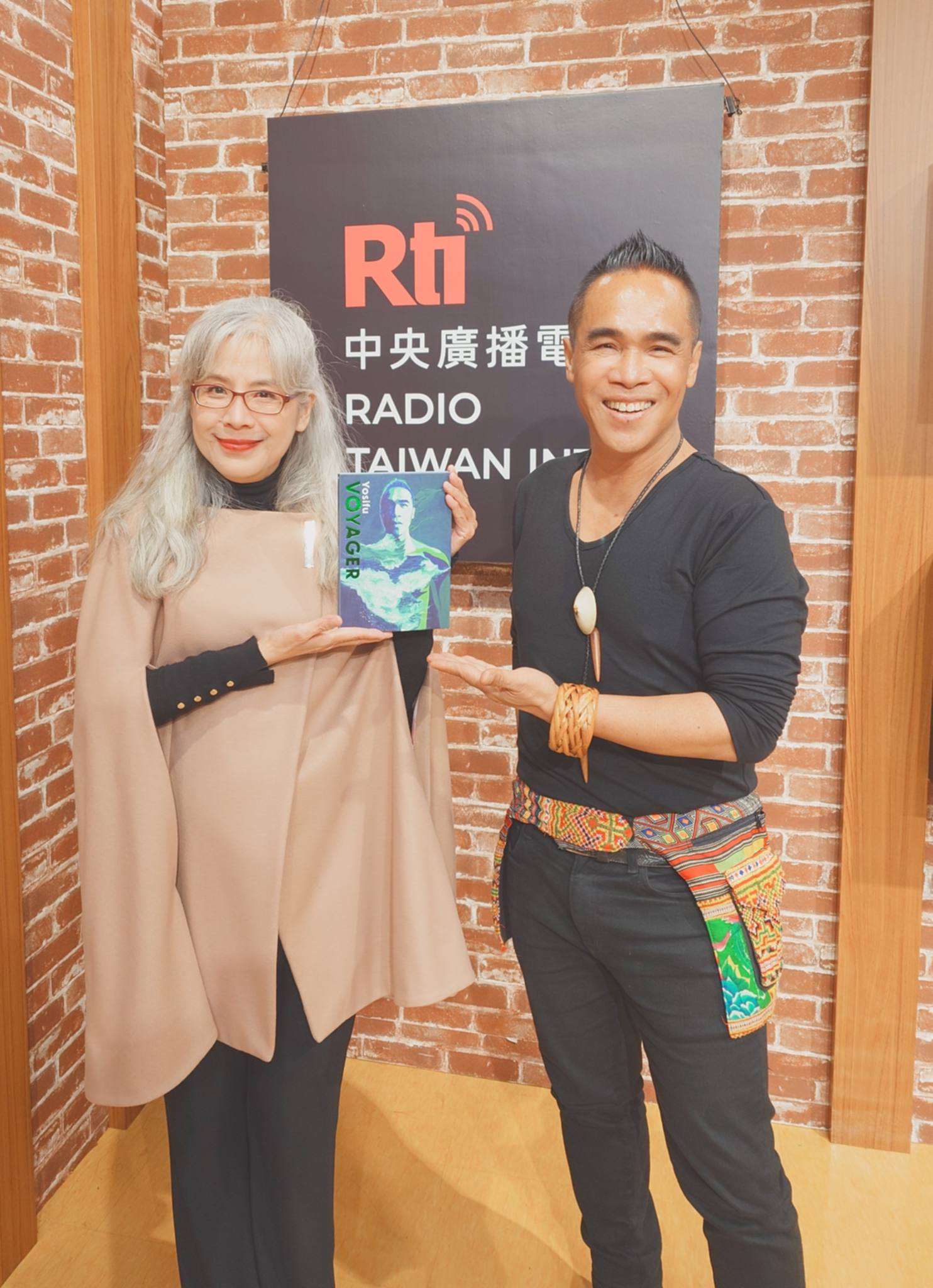 Voice to the World 節目主持人介文專訪阿美族國際藝術家 / 歌手優席夫Yosifu