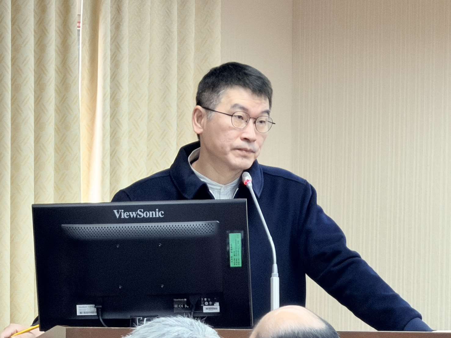 陸委會副主委梁文傑12日到立法院答詢時提到反滲透法的案子「判決無罪不代表真的無罪」。(鄭佑漢 攝)