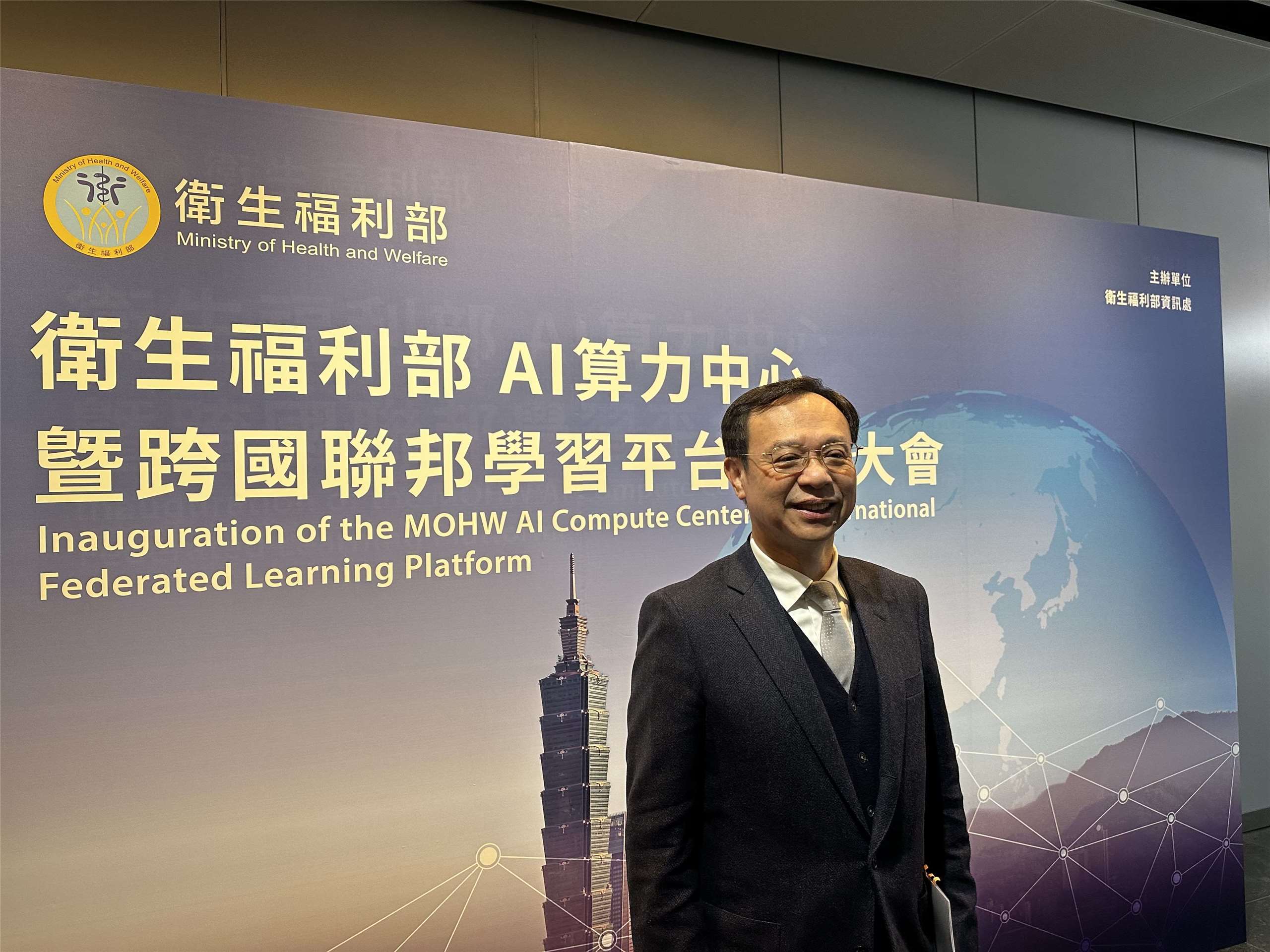 衛福部長石崇良28日說明醫院評鑑改革內容。(楊雨青攝)