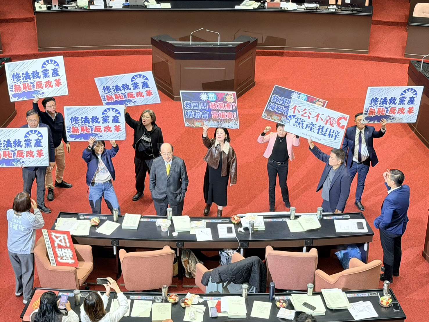 立法院30日院會三讀通過《政黨及其附隨組織不當取得財產處理條例》，排除救國團適用附隨組織。(鄭佑漢 攝)