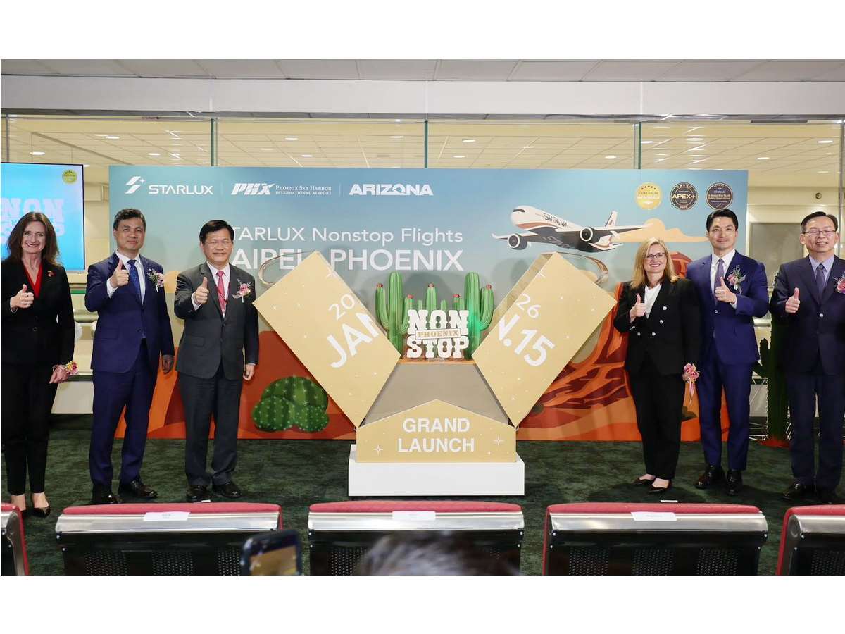 星宇航空直飛鳳凰城航線啟航，外交部長林佳龍16日在社群平台發文表示，期待以商務航班為起點，進一步促進台美攜手打造「聯合艦隊」 (圖取自林佳龍臉書)