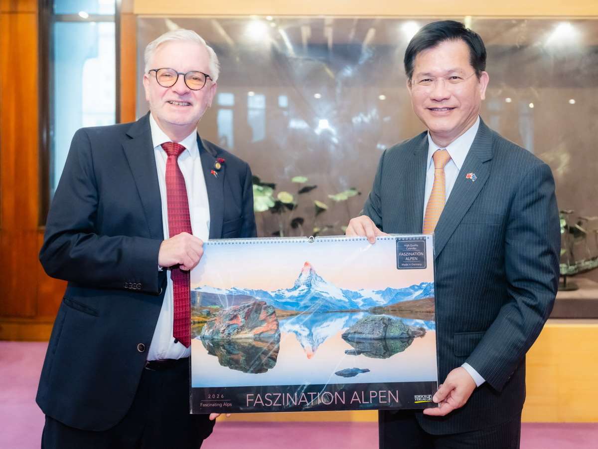 歐洲議會友台小組主席凱勒(Michael Gahler，左)率團訪問台灣，外交部長林佳龍(右)6日於外交部午宴款待 (圖取自林佳龍臉書)