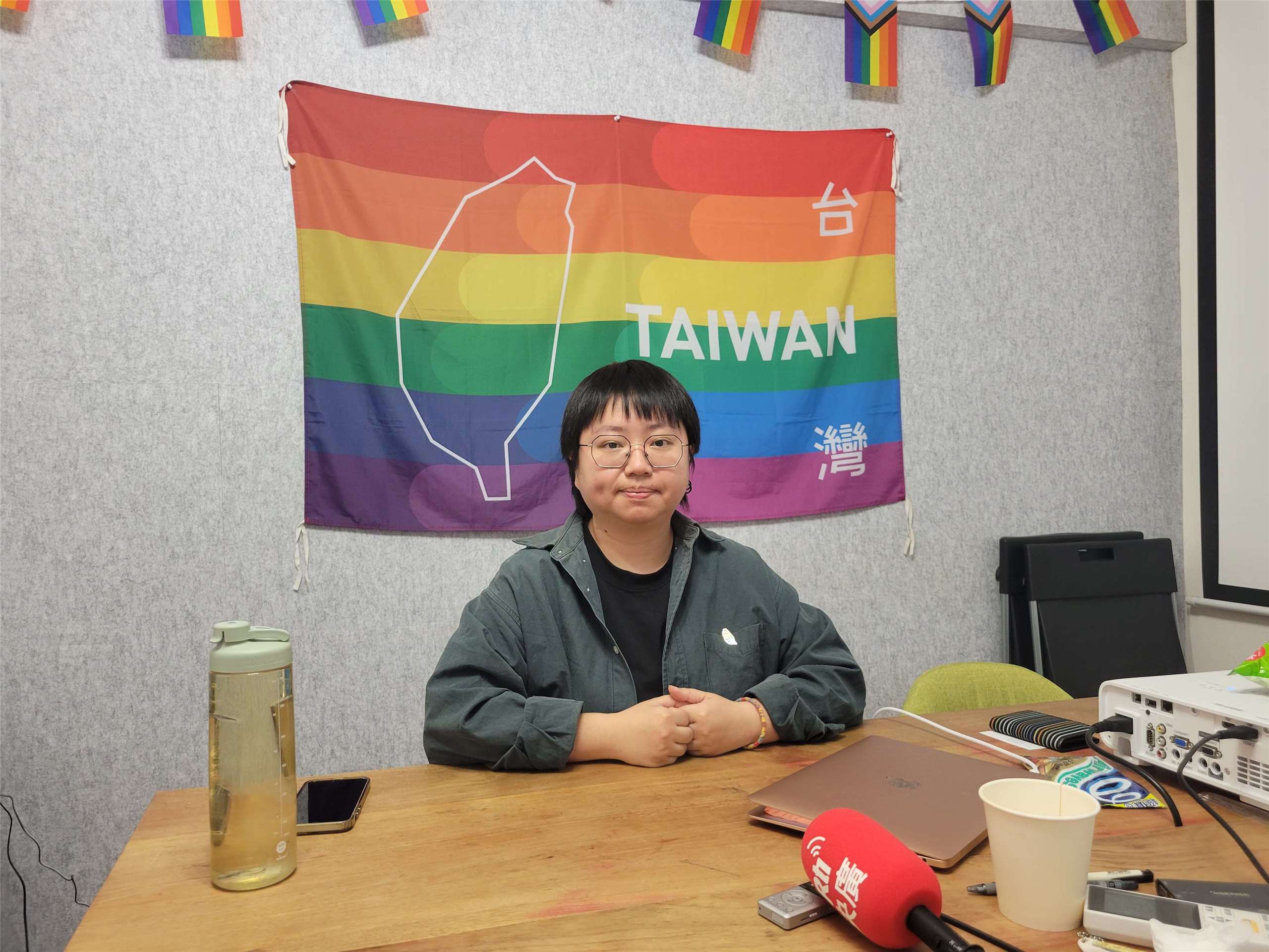 彩虹平權大平台倡議專員林宛穎分享跨性別者在軍中可能面臨的挑戰。(饒辰書 攝)