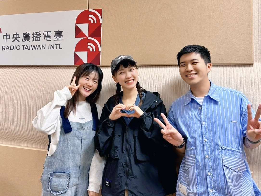 左至右：小黎、林玟誼、內克