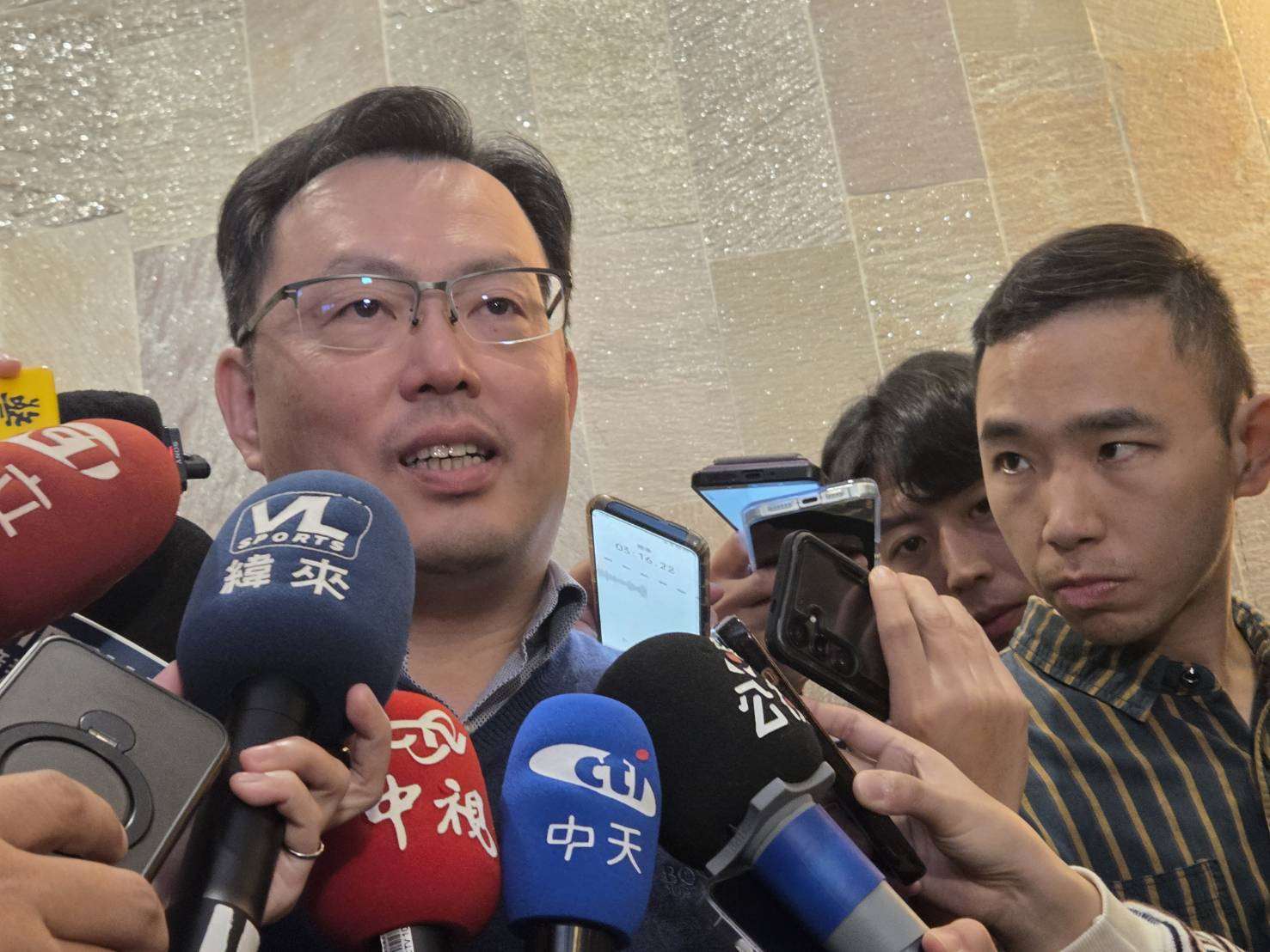 運動部次長鄭世忠指出，運動部此次支援經典賽台灣代表隊新台幣6400萬元，經費主要來自運動發展基金，不會受到總預算審查卡關的影響。(江昭倫 攝)