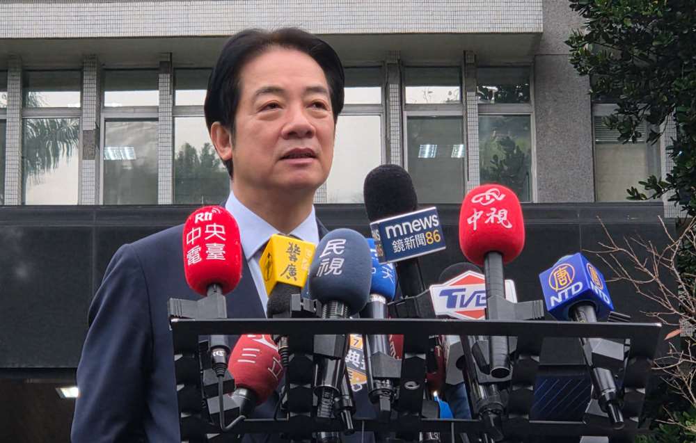 賴清德總統8日出席「法務部調查局調查班第62期結業典禮」，會前接受媒體聯訪，針對時事作出回應 （劉玉秋攝）