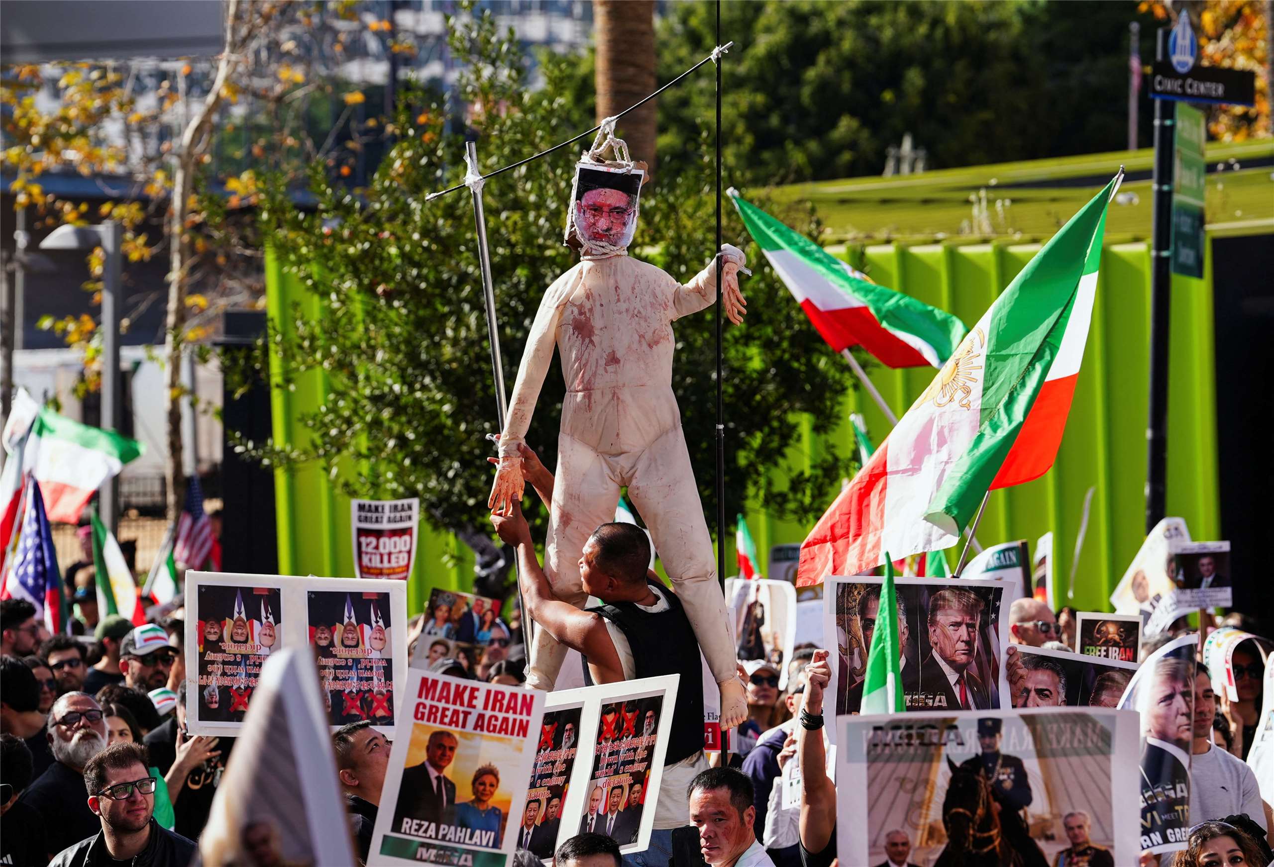 數以千計民眾18日在美國各地舉行大型示威，譴責伊朗政府在伊朗國內對反政府抗議者進行的致命鎮壓。