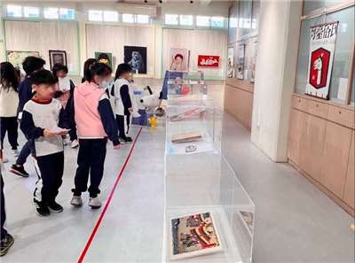 安坑國小娃娃美術館實景。(安坑國小提供)