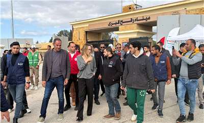 好萊塢巨星安潔莉娜裘莉（Angelina Jolie）2日抵達埃靠近埃及與加薩走廊之間的拉法邊境口岸。(路透社/達志影像)