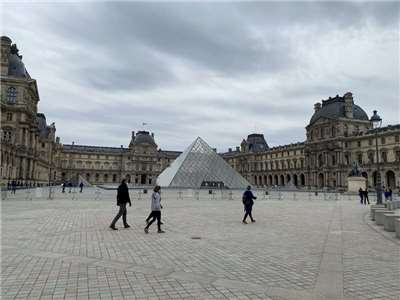 受員工罷工影響，羅浮宮12日被迫關閉，成為全球最多人造訪的博物館近期又一起營運中斷事件。法國巴黎羅浮宮。 (中央社檔案照)