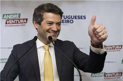 葡萄牙極右派政黨「夠了」(Chega)總統候選人溫杜拉(Andre Ventura)18日向支持者發表談話。 (AFP)