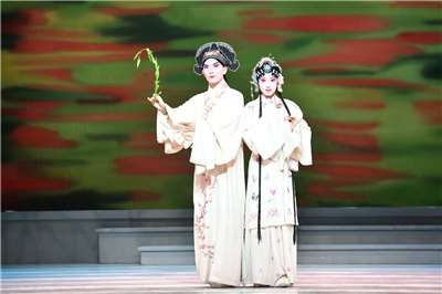 校園青春版《牡丹亭》1月15日在台北城市舞台演出。(許培宏 攝／群動藝術提供)