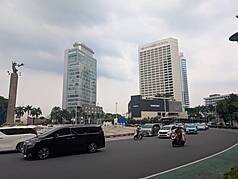 印尼雅加達躍居全球人口第一大城，圖為雅加達車高聳入雲的摩天大樓。資料照片。
