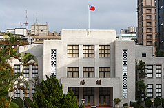 民進黨立委1日晚間在立法院議場前輪值排隊，盼2日院會搶先遞案。圖為立法院議場。資料照片。