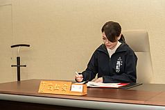 新竹市長高虹安涉立委任內詐領助理費，一審依貪污罪判刑7年4月，二審改依偽造文書罪判刑6月。台灣高等檢察署5日表示，本案確有詐領犯意，原判決認事用法尚有違誤，判決違背法令，下午已上訴。圖為高虹安復職後照片。（新竹市政府提供）