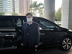 圖為前桃園市長鄭文燦（前）涉華亞科技園區土地開發貪污案，桃園地方法院2025年12月23日開準備程序庭。(資料照片)