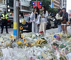 台北市日前發生隨機攻擊事件，民眾獻花哀悼。資料照。
