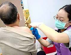 COVID-19疫苗擴大接種，元旦打氣增近7成。資料照。(新北市衛生局提供)

